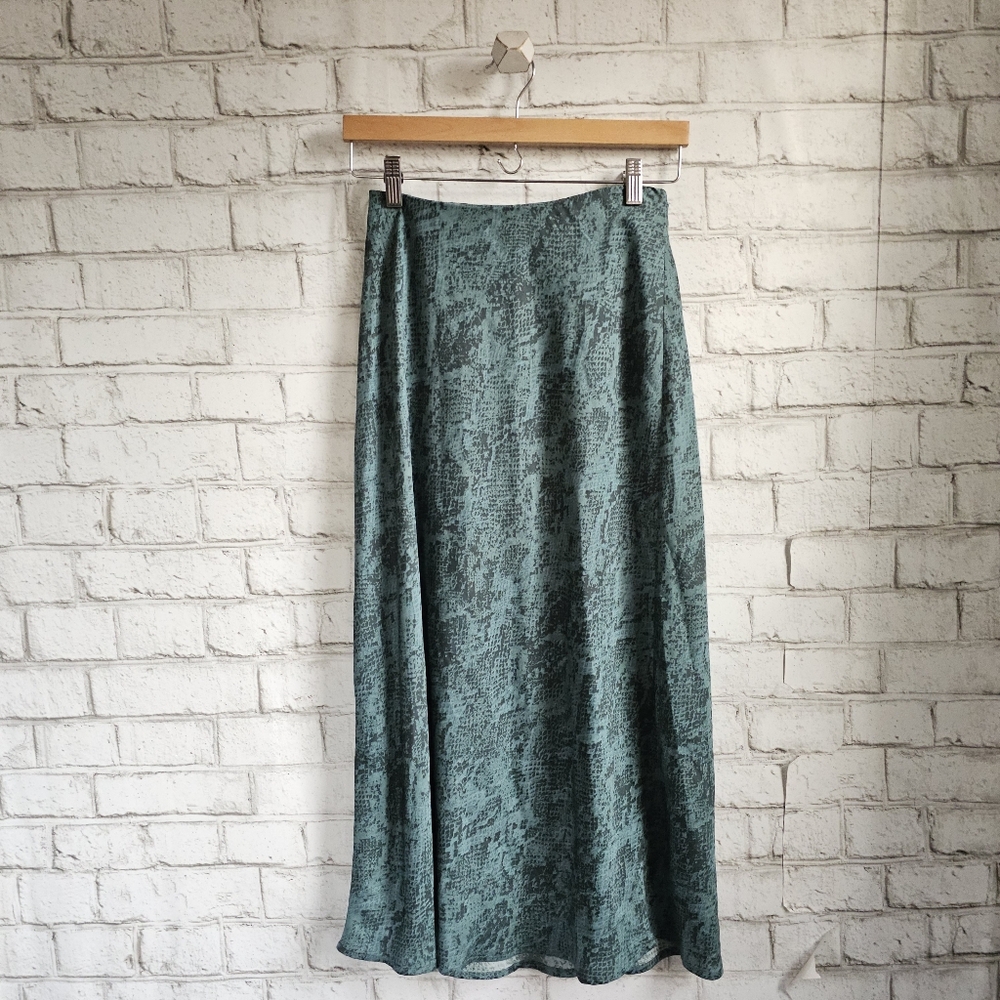 ☆ A NEW DAY Green Snake Print Midi Skirt, XS ☆